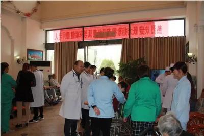迎院慶，送溫暖 腎病風濕科二病區走進衛輝“青松康復護理院”，為老人送健康！